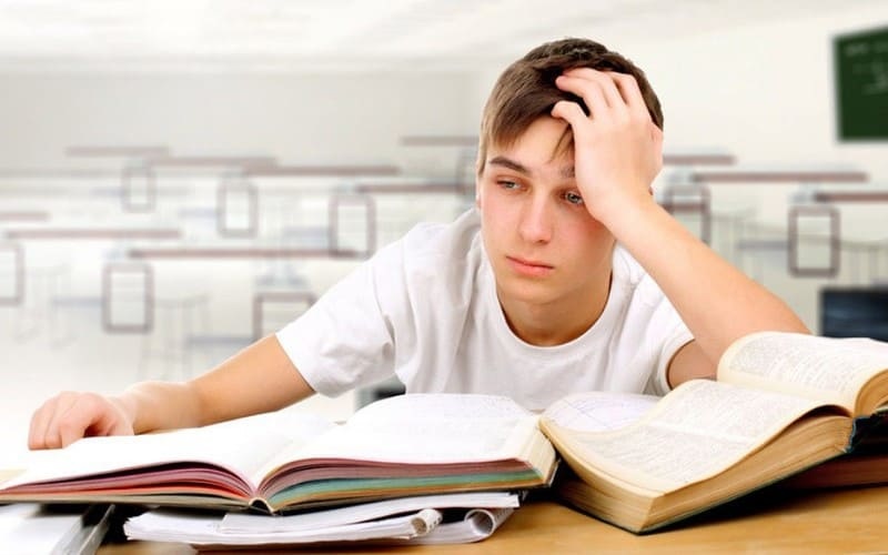 Mất gốc tiếng Anh thì nên bắt đầu học từ những kiến thức cơ bản. (Ảnh: sưu tầm internet)