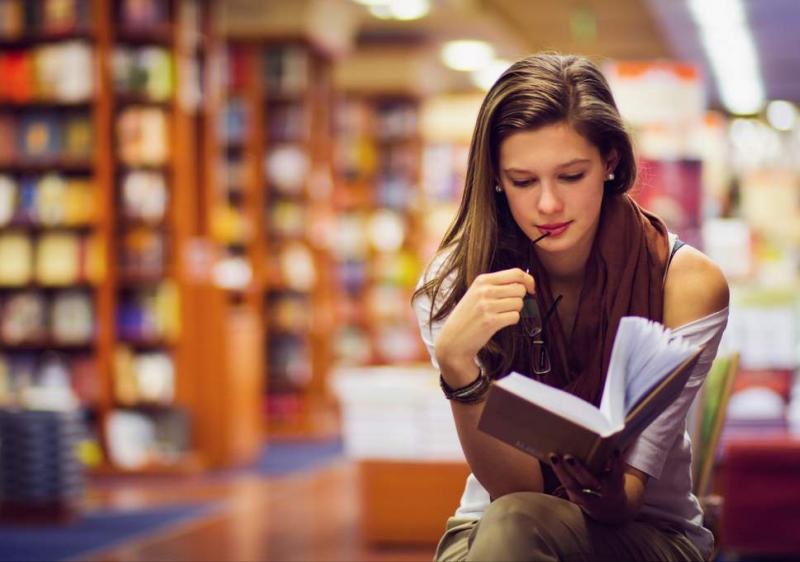 Cần đảm bảo lựa chọn tài liệu ôn thi tiếng Anh THPT phù hợp. (Ảnh: Sưu tầm internet)