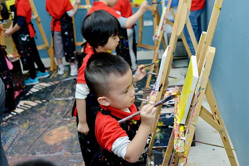 Ba mẹ cần lưu ý gì khi áp dụng phương pháp Reggio Emilia cho trẻ? (Ảnh: Sưu tầm Internet)