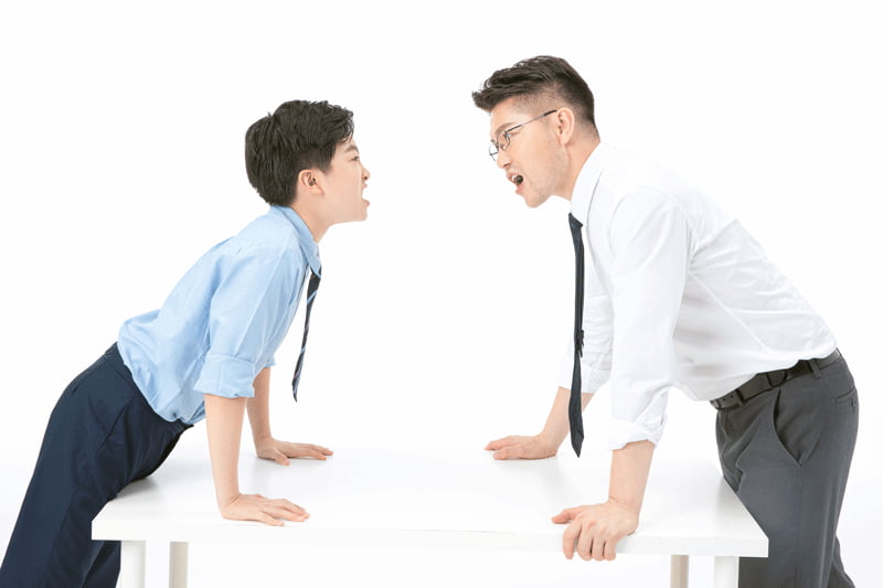 10 tuổi trẻ tỏ ra khá bướng bỉnh, khó bảo. (Ảnh: Lovepik.com)