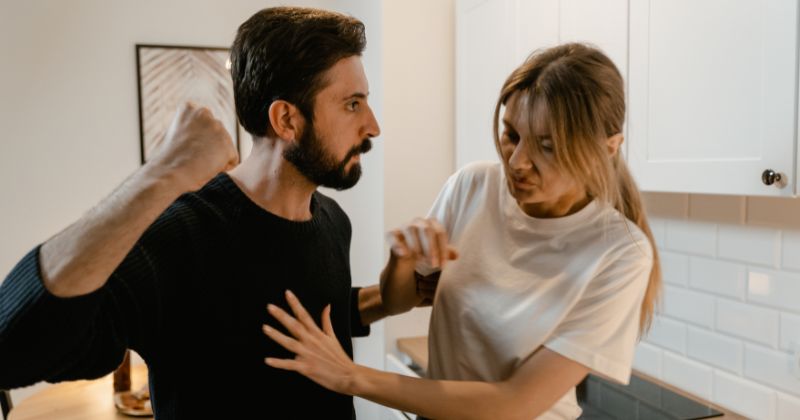 Sự vô tâm từ chồng và những người xung quanh cũng khiến mẹ bị trầm cảm sau sinh (Ảnh: Sưu tầm Internet)