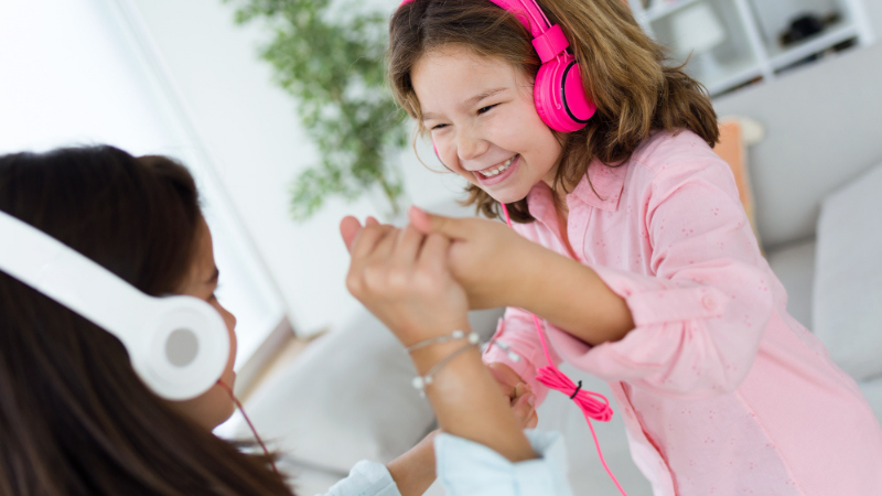 Hiệu quả của việc cho trẻ “tắm nghe tiếng Anh” từ nhỏ. (Ảnh: Sưu tầm Internet)