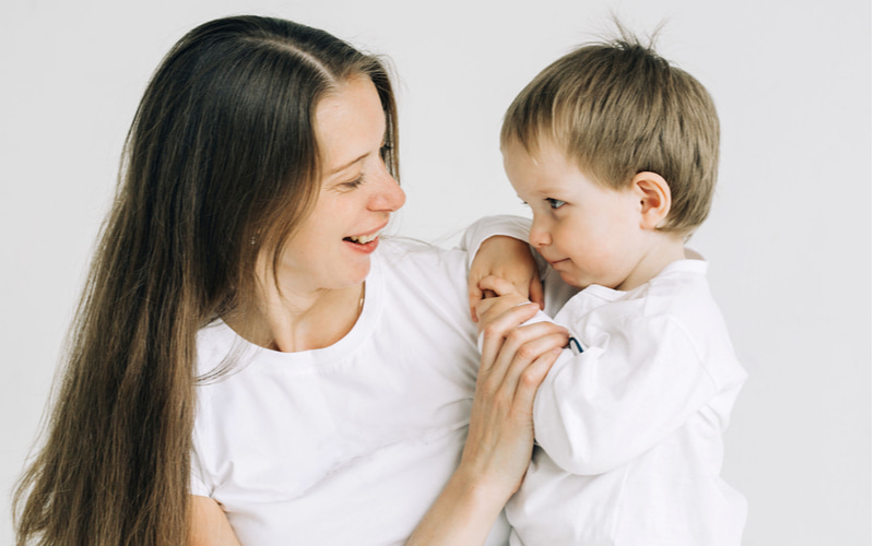 Hướng dẫn dạy tập nói cho bé 1 tuổi. (Ảnh: Shutterstock.com)