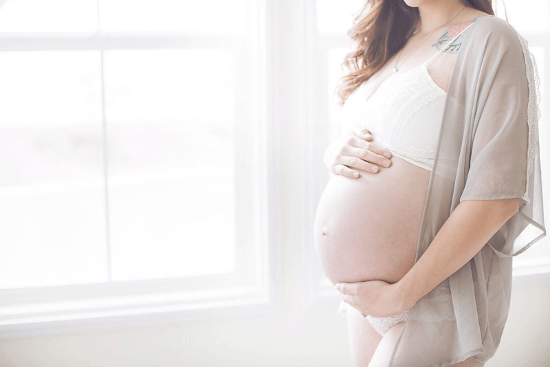 Khi thai giáo bằng ánh sáng mẹ có thể dùng ánh sáng từ đèn hoặc ánh sáng tự nhiên. (Ảnh: Sưu tầm Internet)