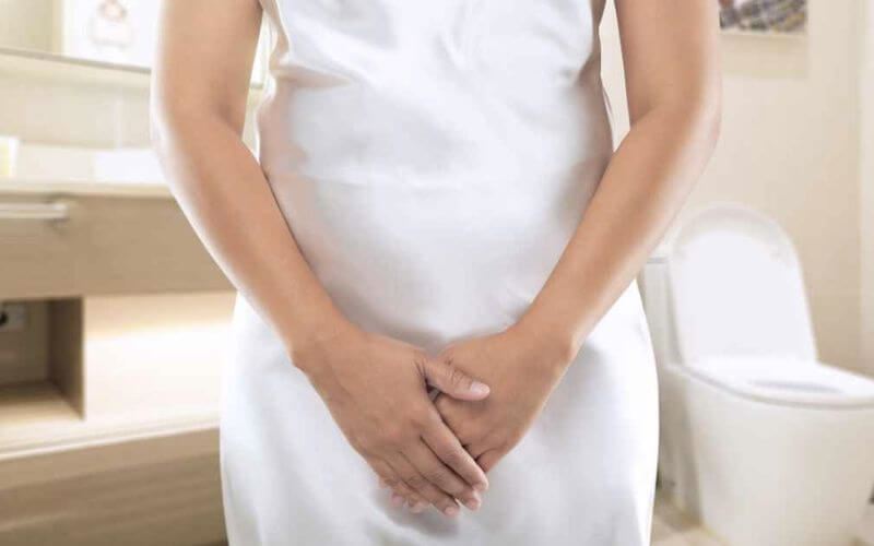 Sự gia tăng chức năng thận ở vị trí nằm nghiêng khiến mẹ tiểu nhiều. (Ảnh: Internet)