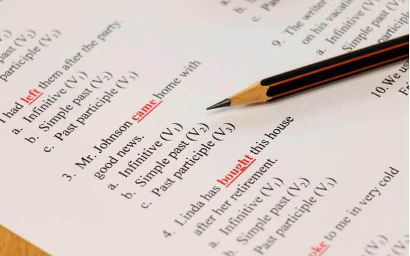 Bài tập thì quá khứ đơn. (Ảnh: Shutterstock.com)