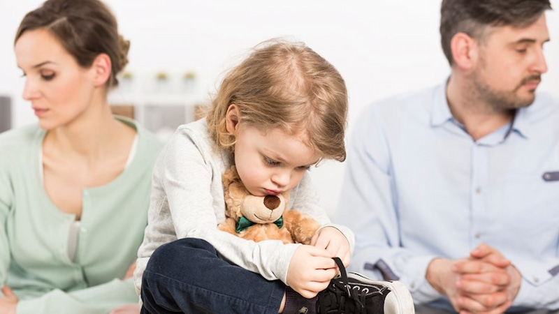 Cha mẹ tiêu cực cũng sẽ hình thành nên những cảm xúc tiêu cực ở con. (Ảnh: Sưu tầm Internet)