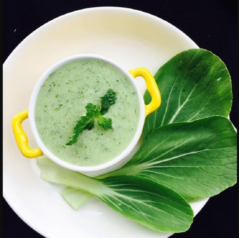 Mẹ nên bổ sung cháo thịt băm rau cải trong thực đơn ăn dặm 6 tháng kiểu Nhật. (Ảnh: Sưu tầm Internet)