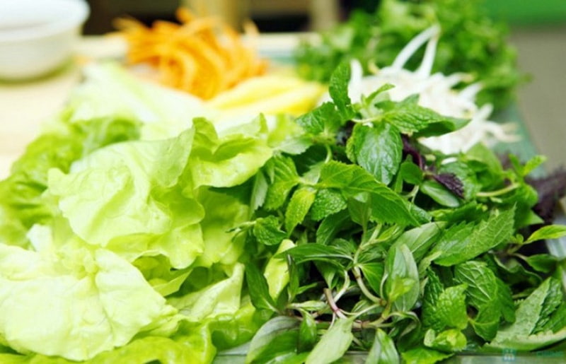 Rau sống không tốt cho sức khỏe của trẻ. (Ảnh: Plo.vn)