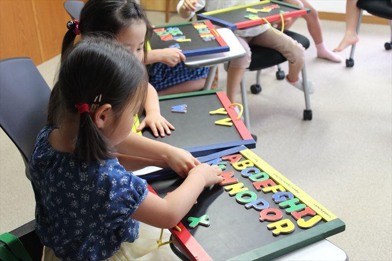 Chọn chủ đề quen thuộc để dạy tiếng Anh cho bé 5 tuổi. (Ảnh: Sưu tầm Internet)