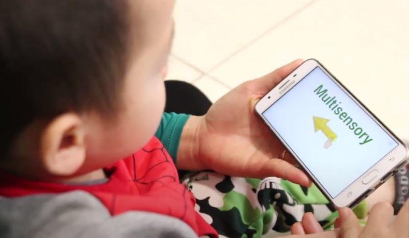 Học tiếng Anh qua các ứng dụng. (Ảnh: Sưu tầm Internet)