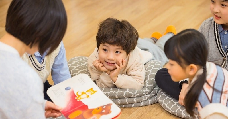 Phát triển ngôn ngữ, tư duy và khả năng giao tiếp của bé khi được học tiếng Anh từ sớm. (Ảnh: Sưu tầm internet)