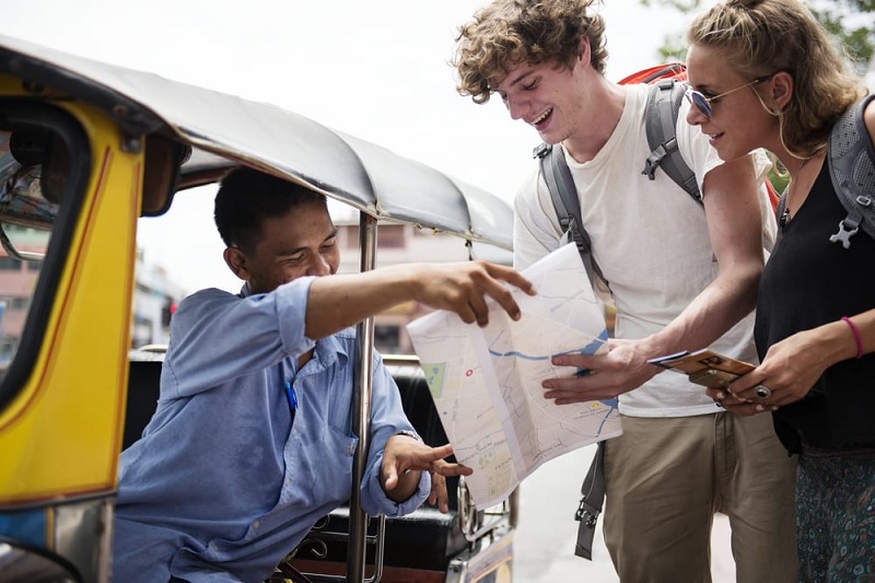 Tiếng Anh là ngôn ngữ giúp bạn kết nối với mọi người khi đi du lịch tuyệt vời hơn. (ảnh: Sưu tầm internet)