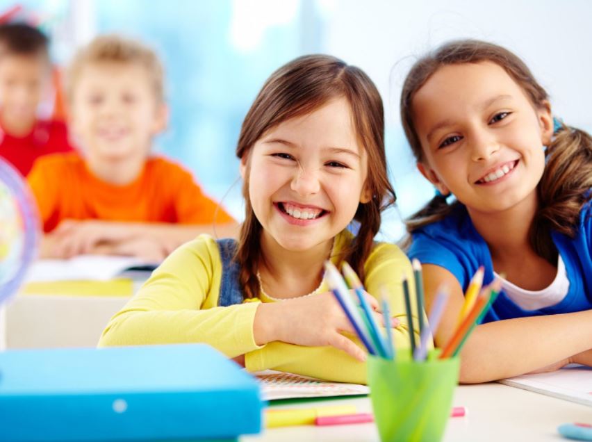 Tiếng Anh giao tiếp lớp 3 gặp khó khăn vì trẻ còn thiếu tập trung do tính chất độ tuổi. (Ảnh: Sưu tầm Internet)