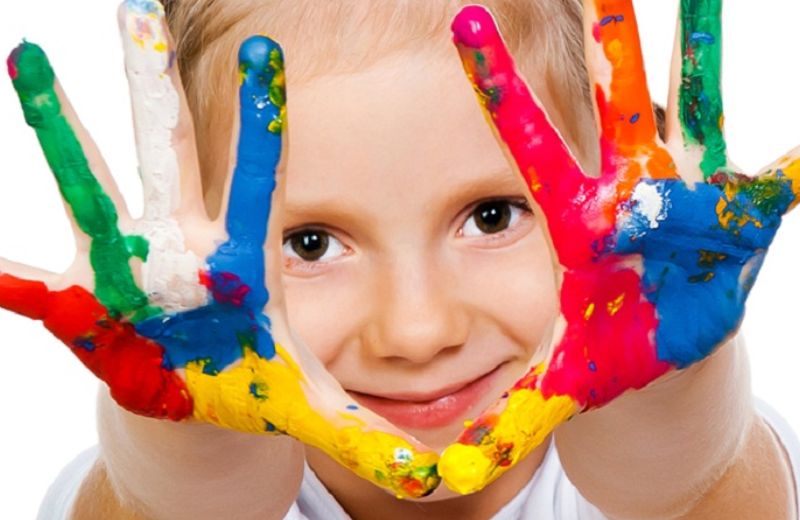 Màu sắc là chủ đề học thú vị với các bạn nhỏ. (Ảnh: Sưu tầm Internet)