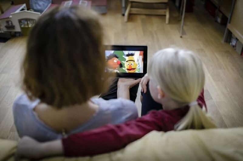 Chọn kênh Youtube học tiếng Việt với nội dung sinh động. (Ảnh: Sưu tầm internet)