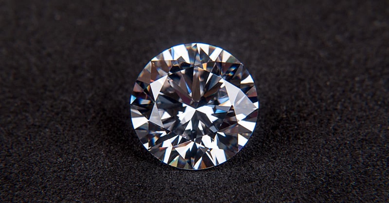 Kim cương có độ cứng lớn nhất so với các tinh thể đã biết. (Ảnh: Sưu tầm Internet)