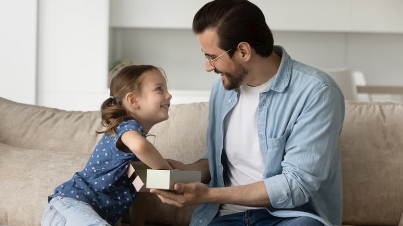 Tính từ khen ngợi đồng nghĩa với Good. (Ảnh: Internet)