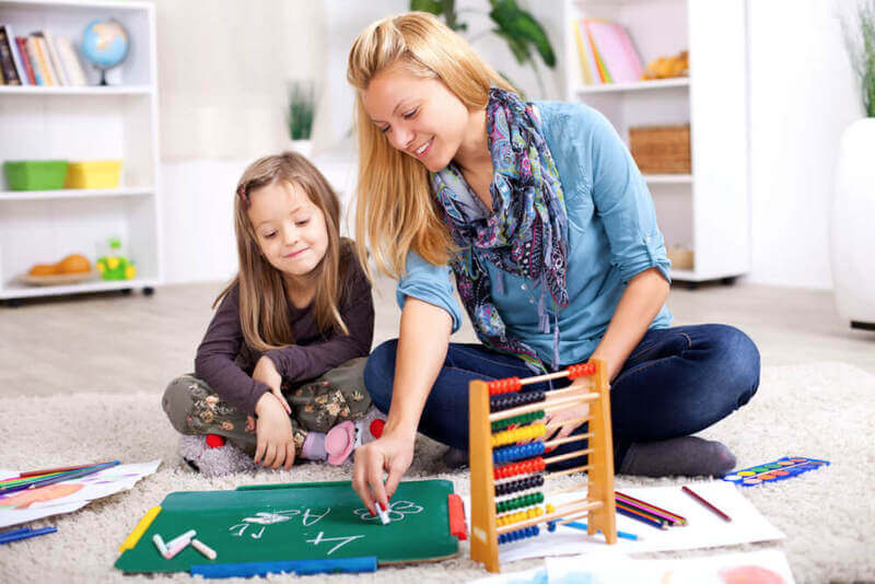 Dạy con học toán từ sớm mang đến nhiều lợi ích cho trẻ. (Ảnh: Chilux)