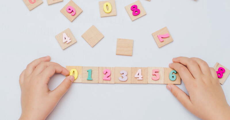 Ở giai đoạn 5 tuổi con đã có thể làm quen với nhiều dạng toán khác nhau. (Ảnh: Monkey)