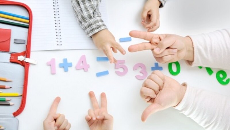 Bố mẹ nên có phương pháp dạy bé phù hợp. (Ảnh: Bau.vn)