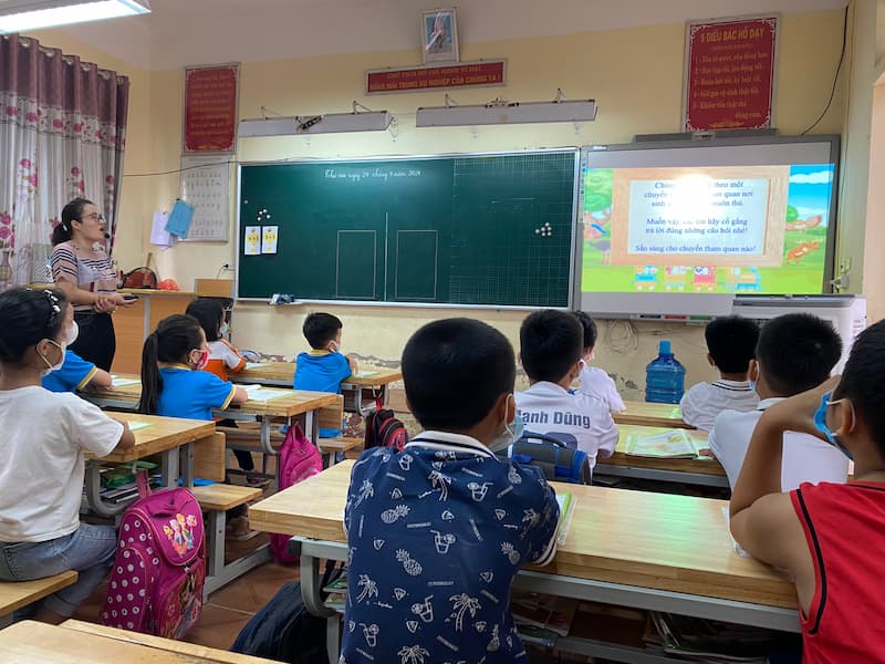 Động viên bé tìm hiểu nhiều cách giải toán khác nhau. (Ảnh: Sưu tầm internet)