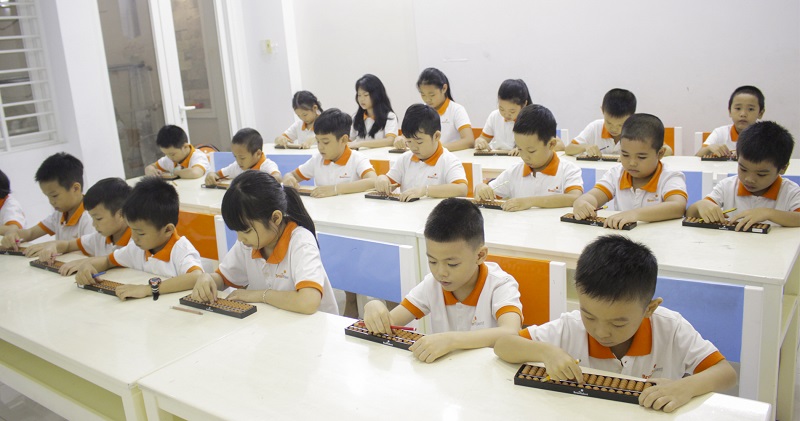 Học toán tư duy giúp bé hứng thú hơn trong học tập. (Ảnh: Brain Talent)