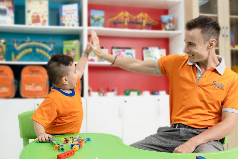 Học toán tư duy Sylvan Learning dựa vào giáo cụ trực quan nhiều hơn. (Ảnh: Sylvan Learning)