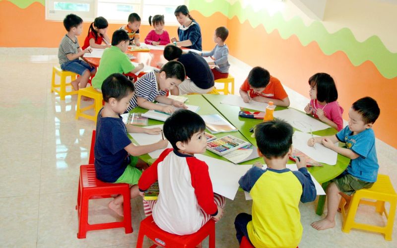 Hoạt động mỹ thuật đem đến cho trẻ nhiều trải nghiệm. (Ảnh: Sưu tầm Internet)
