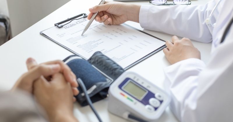 Thăm khám bác sĩ là cách điều trị trầm cảm tốt nhất (Ảnh: Sưu tầm Internet)