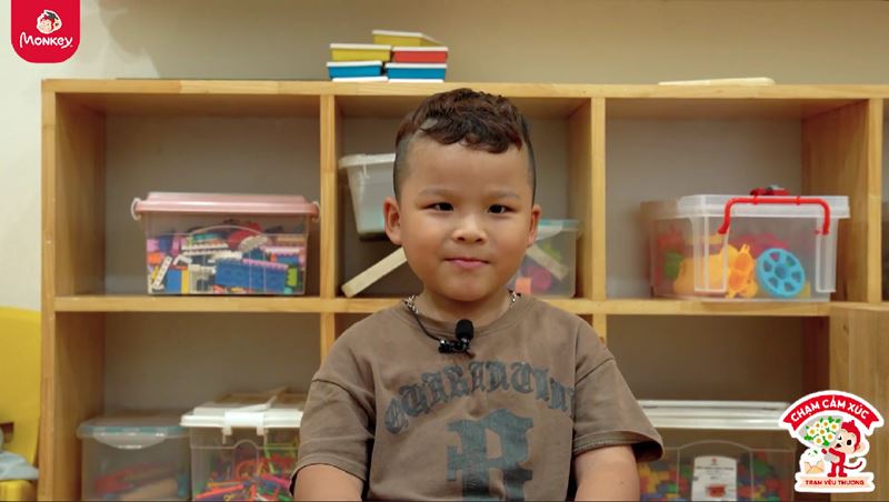 Phỏng vấn các bé về ngày 20/10. (Ảnh: Monkey)