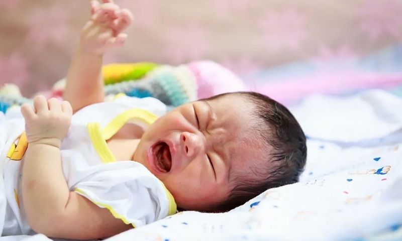 Ba mẹ cần để ý kiểm soát hành động của trẻ (Ảnh: Sưu tầm Internet)