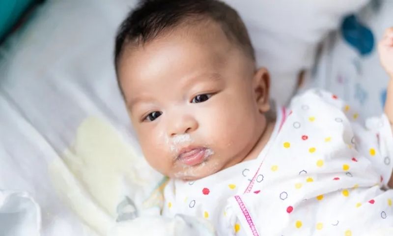 Ngộ độc thức ăn cũng là nguyên nhân gây nôn mửa khi đang ngủ. (Ảnh: Nguồn Internet)