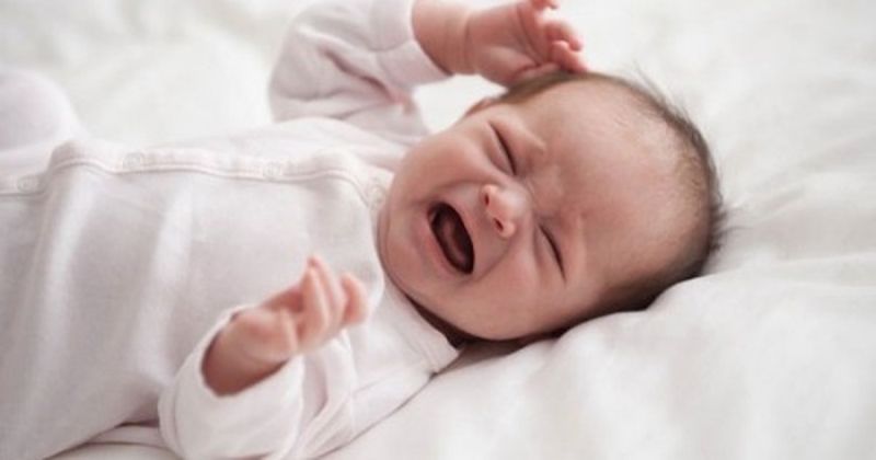 Nên xây dựng thói quen tự ngủ lại cho bé (Ảnh: Sưu tầm Internet)