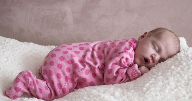 Không gian ngủ cũng là yếu tố quan trọng ảnh hưởng đến chất lượng giấc ngủ của bé (Ảnh: Sưu tầm Internet)