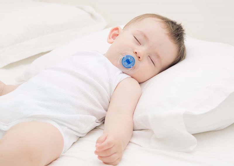 Do vị trí của tuyến mồ hôi khiến bé khi ngủ ra nhiều mồ hôi. (Ảnh; Sưu tầm internet)