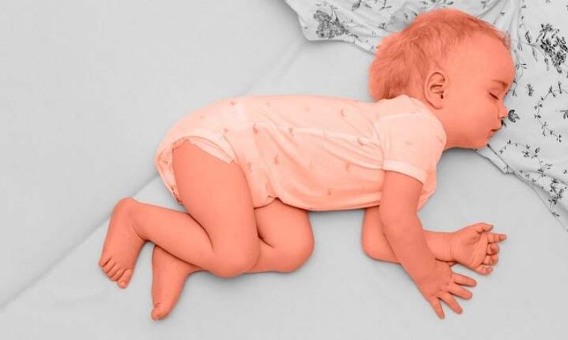 Ba mẹ không được chủ quan mà hãy đưa trẻ đi khám bệnh ngay (Ảnh: Sưu tầm Internet)