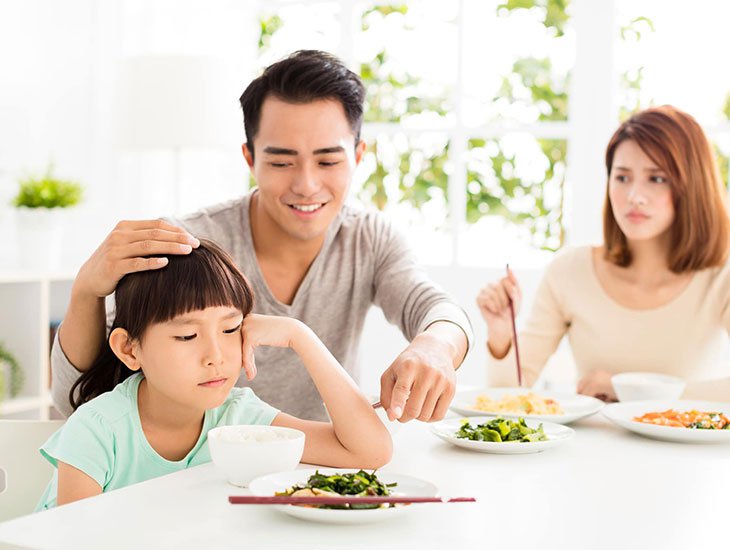 Bé biếng ăn do cơ thể bị thiếu hụt các chất dinh dưỡng. (Ảnh: Sưu tầm internet)