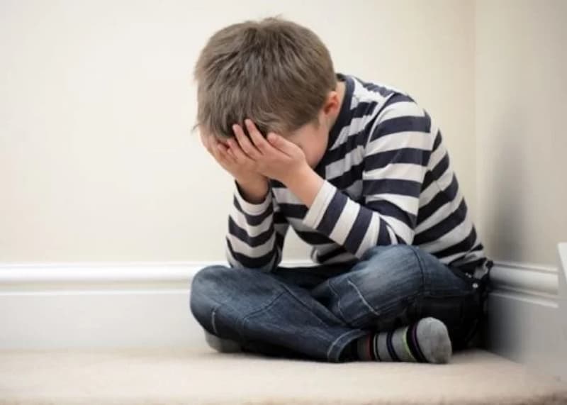 Đưa trẻ đi khám bác sĩ. (Ảnh: Sưu tầm Internet)