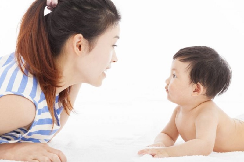 Việc trẻ chậm nói cũng gây ảnh hưởng nhiều tới sự phát triển ngôn ngữ của trẻ. (Ảnh: Sưu tầm internet)