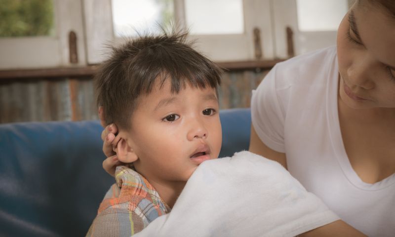 Trẻ nôn nhiều và liên tục cần đưa đến bệnh viện để điều trị. (Ảnh: Nguồn Internet)