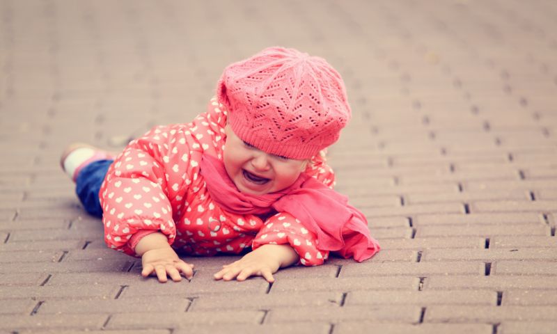 Quan sát trẻ xem có các dấu hiệu mất thăng bằng hay không. (Ảnh: Nguồn Internet)