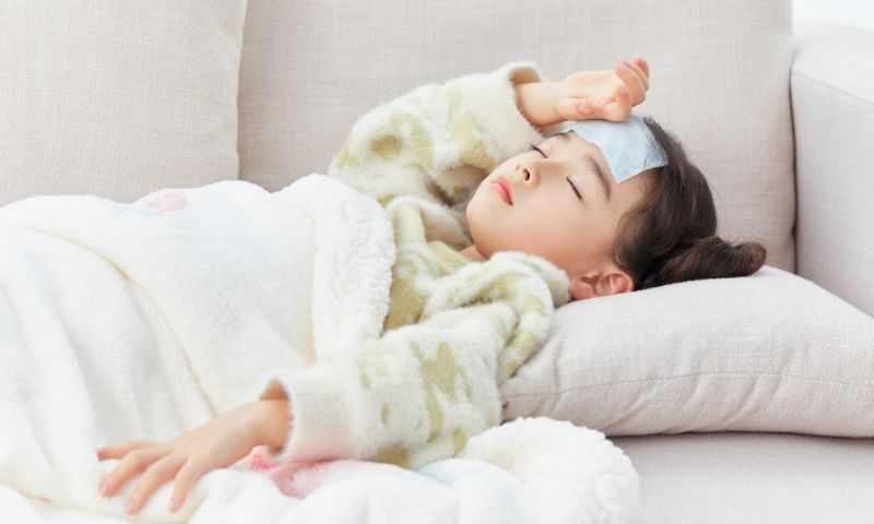 Cho bé nghỉ ngơi để hồi sức. (Ảnh: Nguồn Internet)