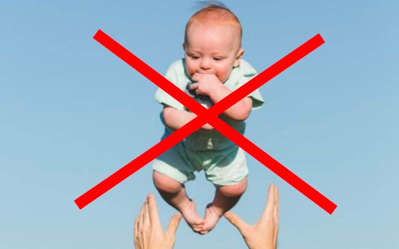 Tuyệt đối không tung hứng bé để tránh tai nạn không đáng có (Ảnh: Sưu tầm internet)