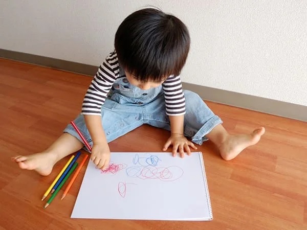 Dạy trẻ 4 tuổi học qua các hoạt động hằng ngày. (ảnh: Sưu tầm internet)