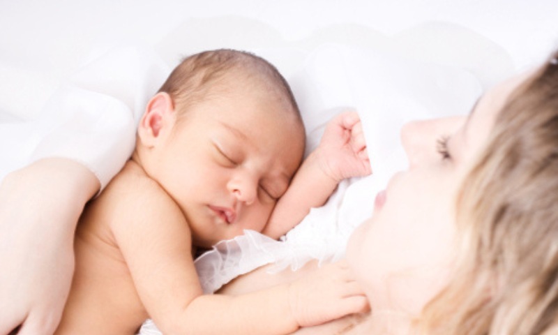 Cho trẻ nghỉ ngơi đầy đủ khi trẻ bị cảm cúm (Nguồn: Sưu tầm Internet)