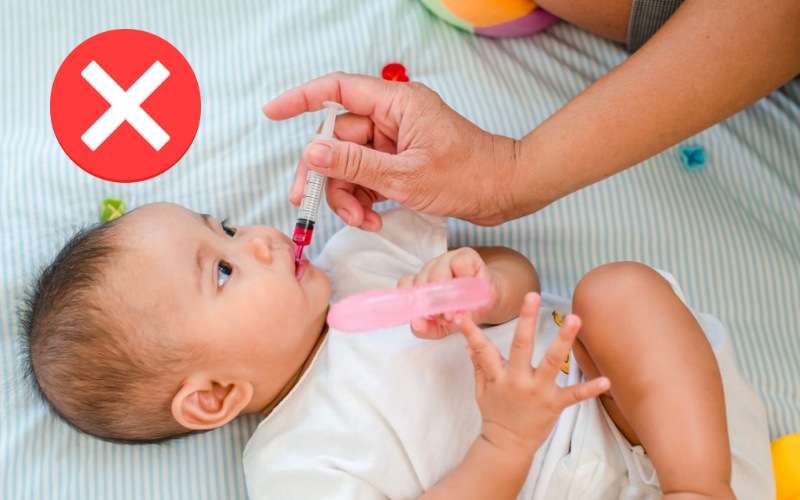 Không cho bé uống thuốc nếu không có chỉ định của bác sĩ (Ảnh: Sưu tầm internet)
