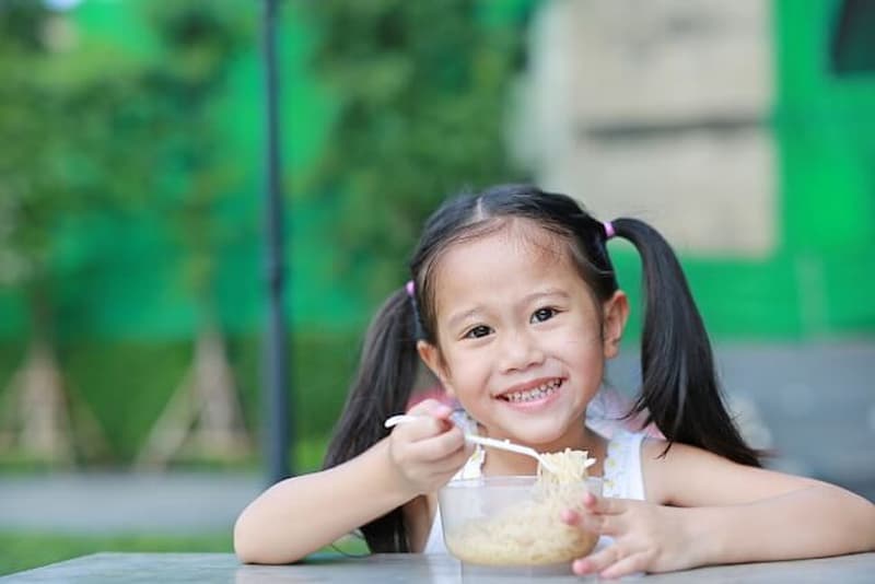 Phòng tránh suy dinh dưỡng ở trẻ tốt nhất. (Ảnh: sưu tầm internet)