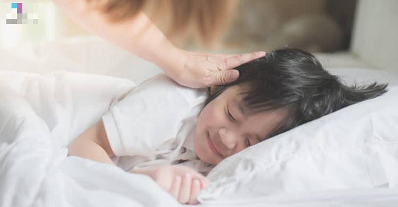 Nên tập cho con tính từ lập từ sớm bằng cách ngủ riêng. (Ảnh: Sưu tầm internet)