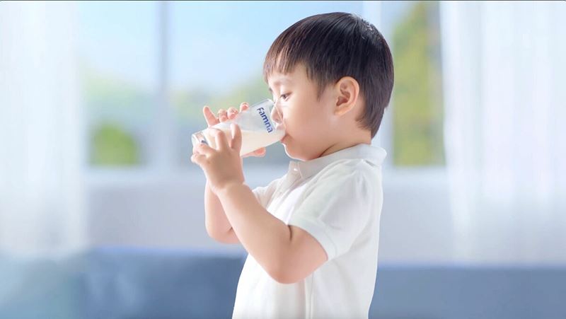 Tại sao nên bổ sung sữa cho trẻ 7 tuổi? (Ảnh: Internet)